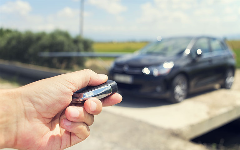 Green locksmith provides car door unlocking service in Daytona Beach & Ormond Beach, FL